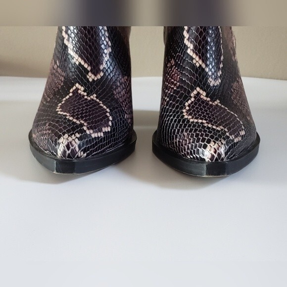 Vince Camuto Gigietta Women's Multi Color Snakeskin Print Ankle Boot Siz… - Picture 2 of 12